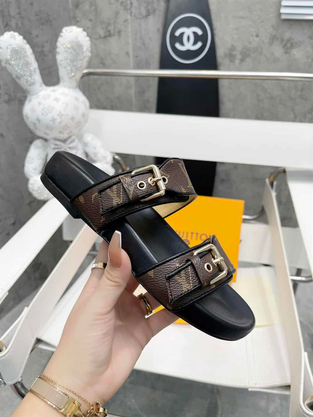 LOUIS VUITTON BOM DIA FLAT MULE – LVSD035