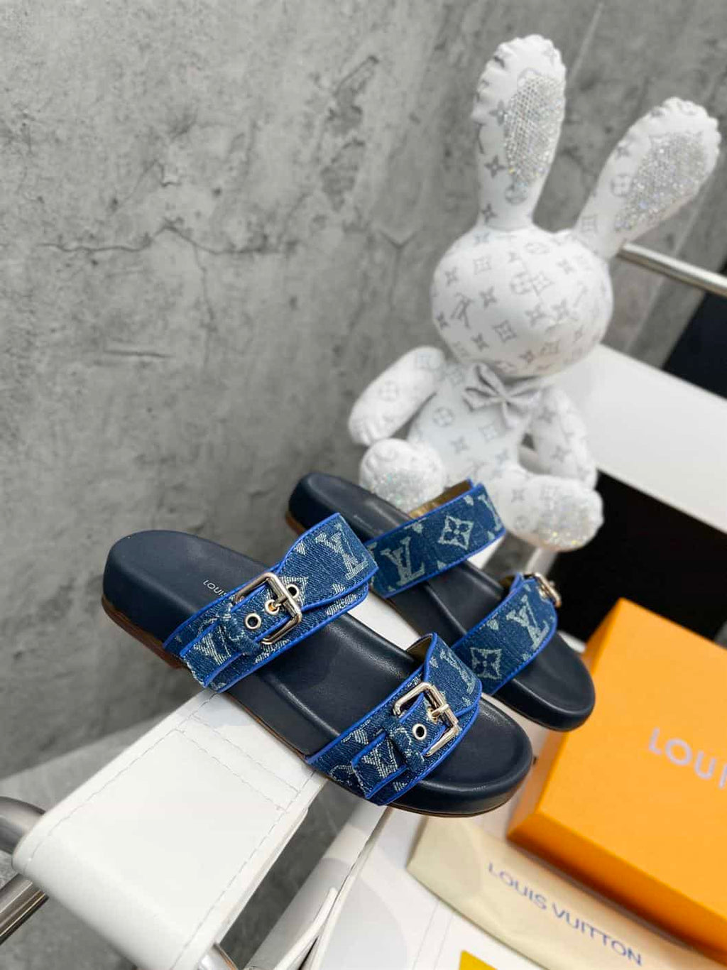 LOUIS VUITTON BOM DIA FLAT MULE – LVSD036