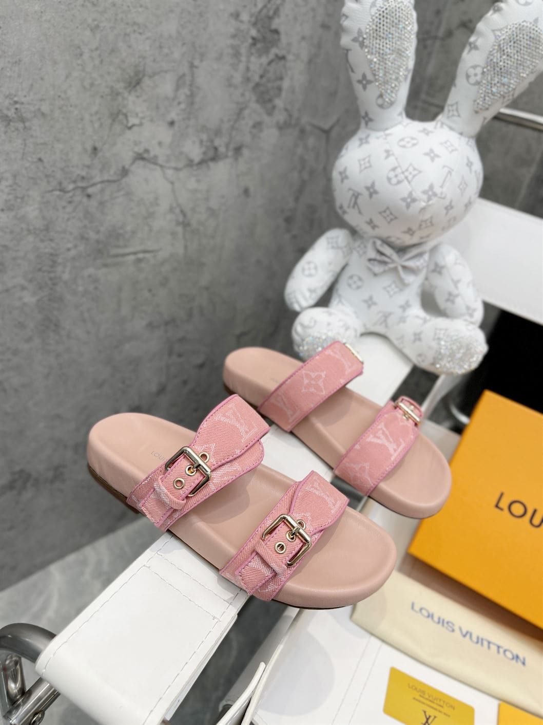 LOUIS VUITTON BOM DIA FLAT MULE – LVSD037