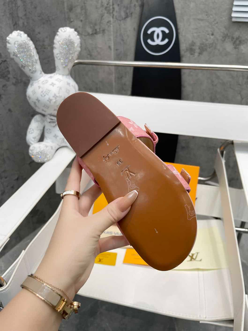 LOUIS VUITTON BOM DIA FLAT MULE – LVSD037