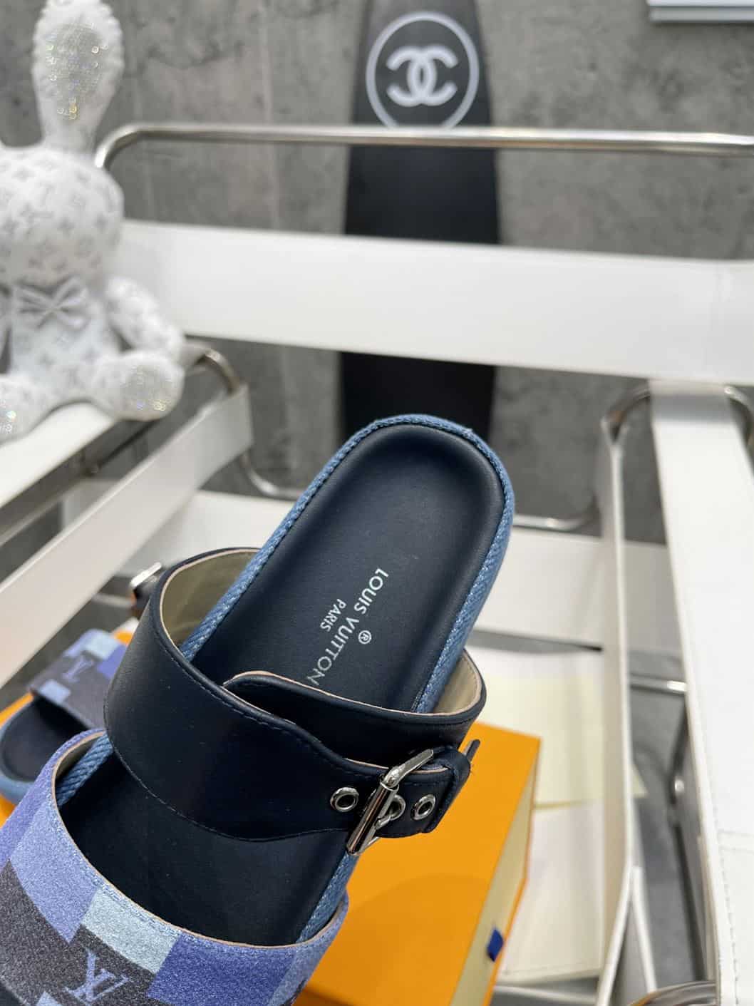 LOUIS VUITTON BOM DIA FLAT MULE – LVSD038