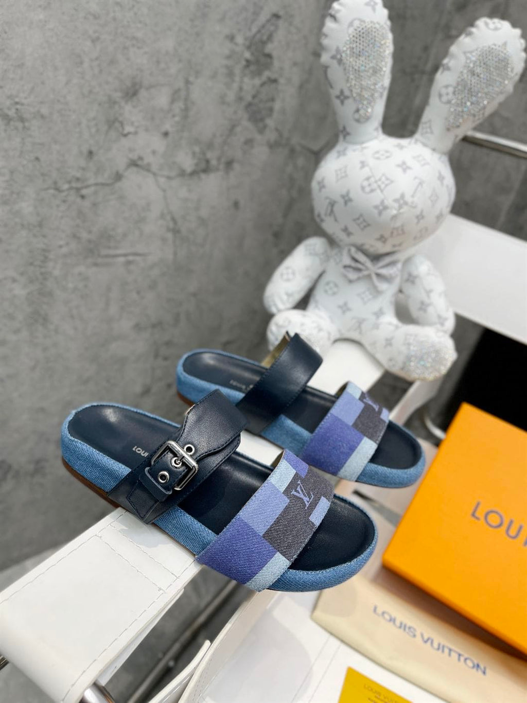 LOUIS VUITTON BOM DIA FLAT MULE – LVSD038