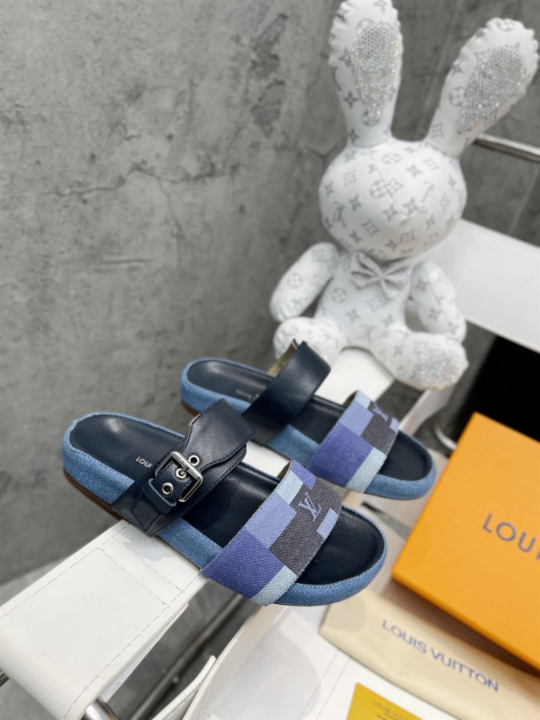 LOUIS VUITTON BOM DIA FLAT MULE – LVSD038