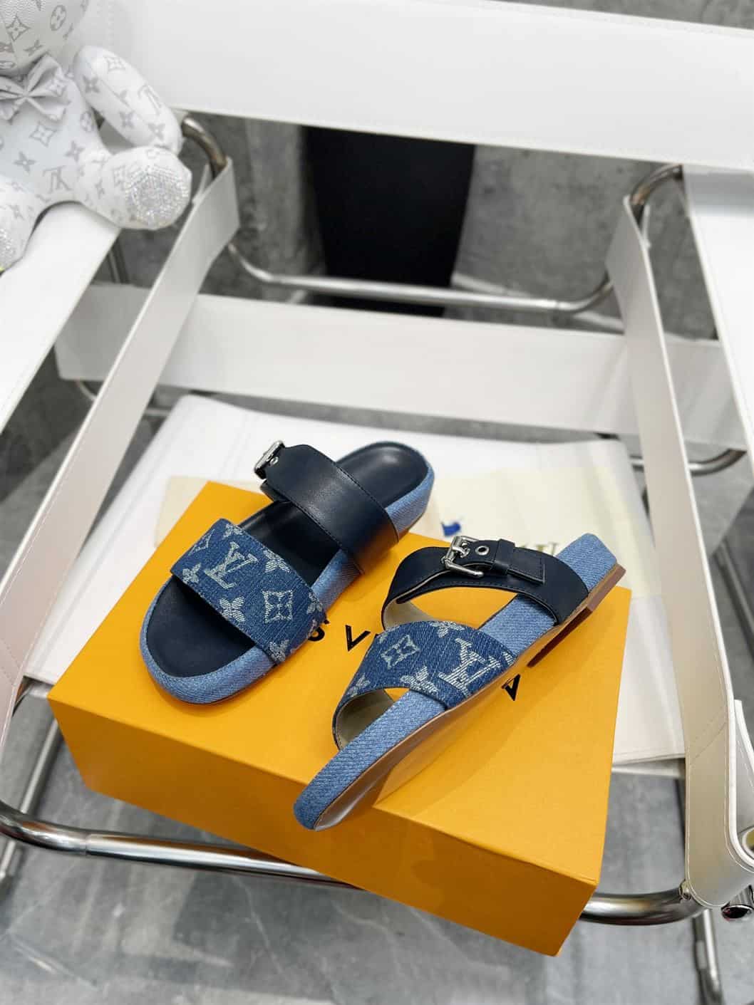 LOUIS VUITTON BOM DIA FLAT MULE – LVSD039