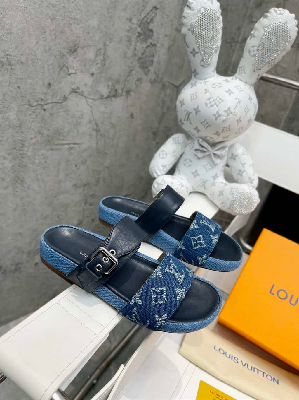 LOUIS VUITTON BOM DIA FLAT MULE – LVSD039