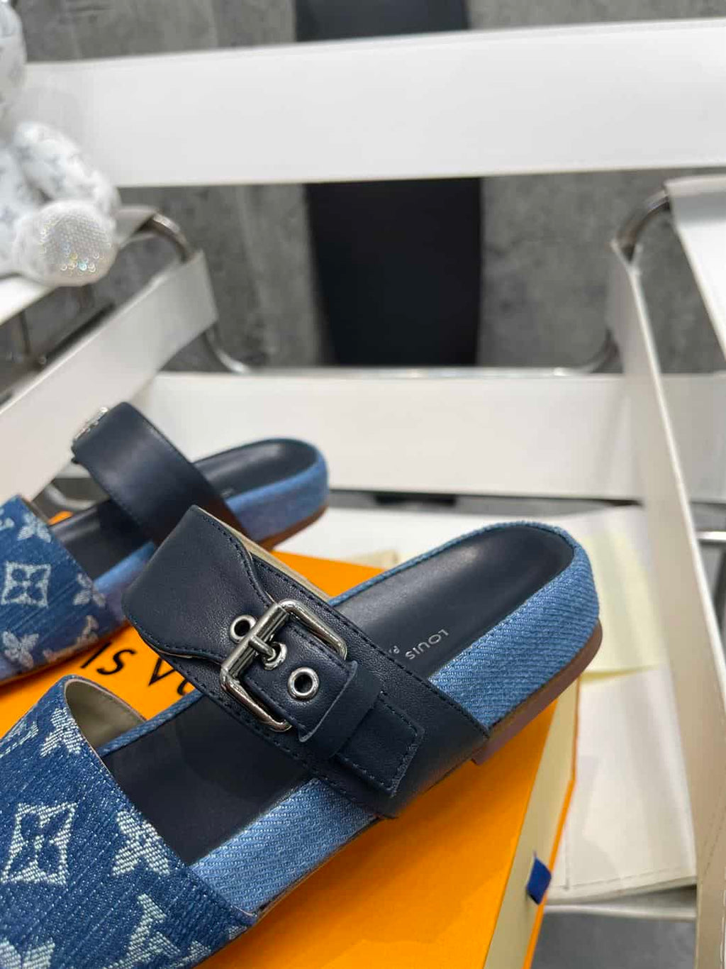 LOUIS VUITTON BOM DIA FLAT MULE – LVSD039
