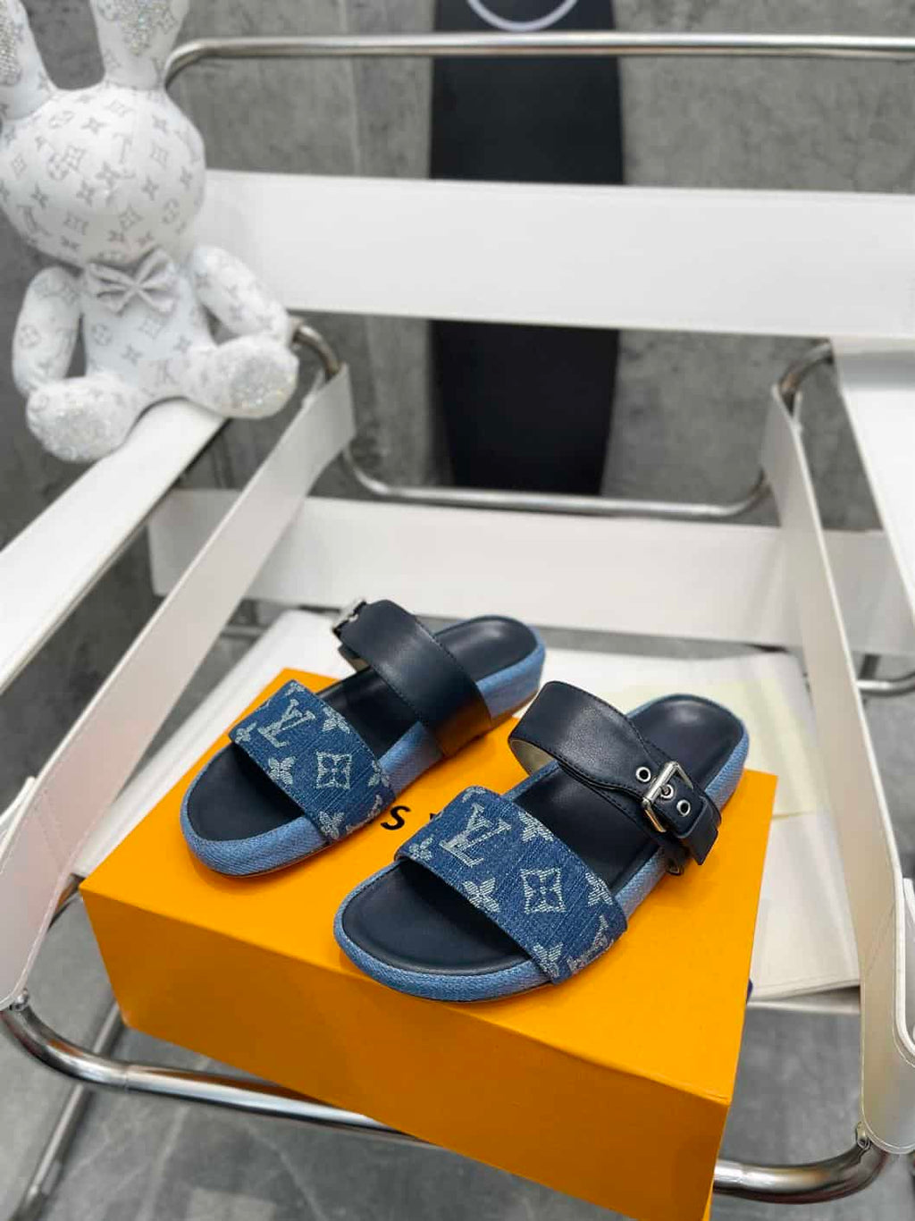 LOUIS VUITTON BOM DIA FLAT MULE – LVSD039