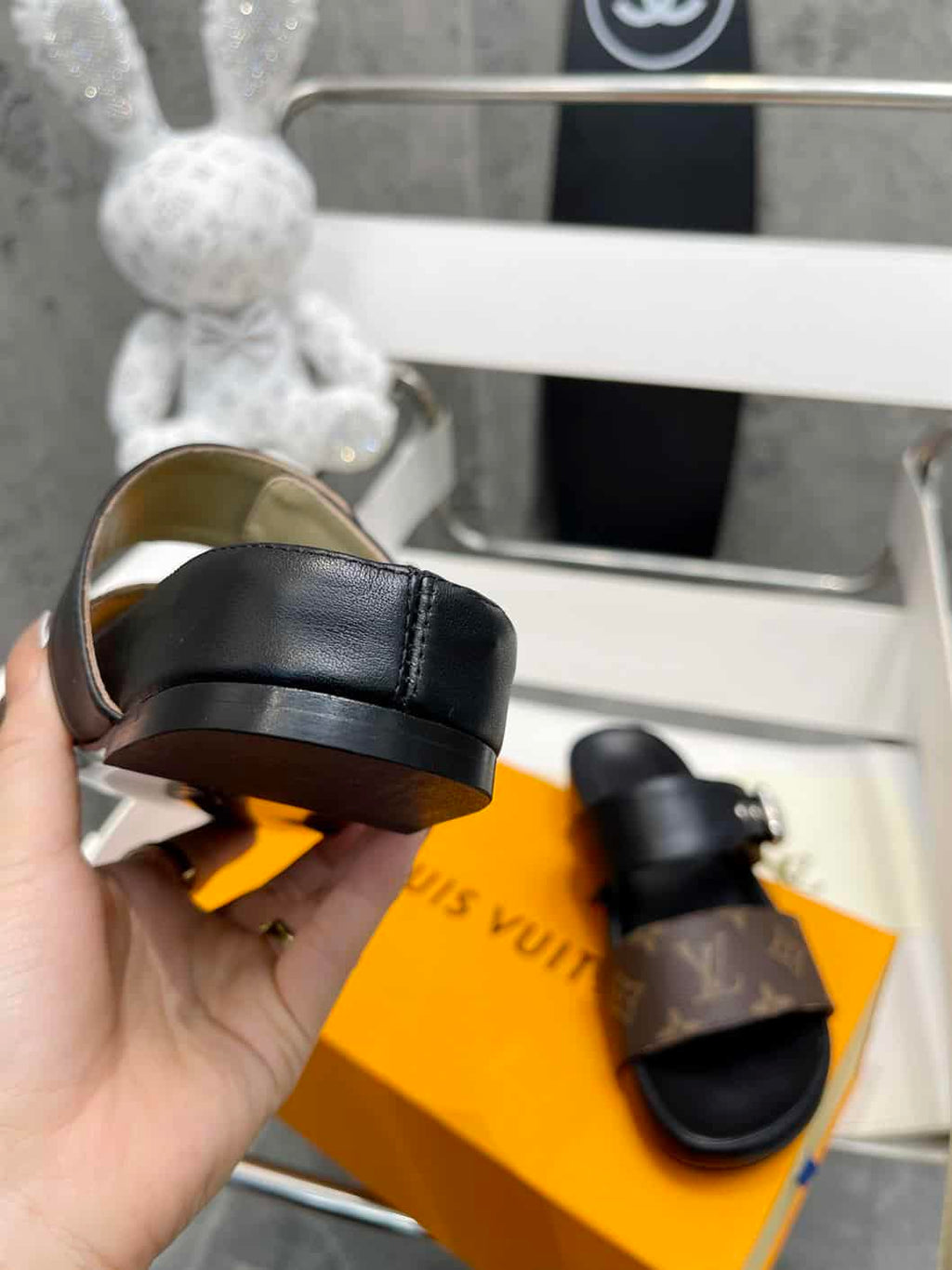 LOUIS VUITTON BOM DIA FLAT MULE – LVSD040
