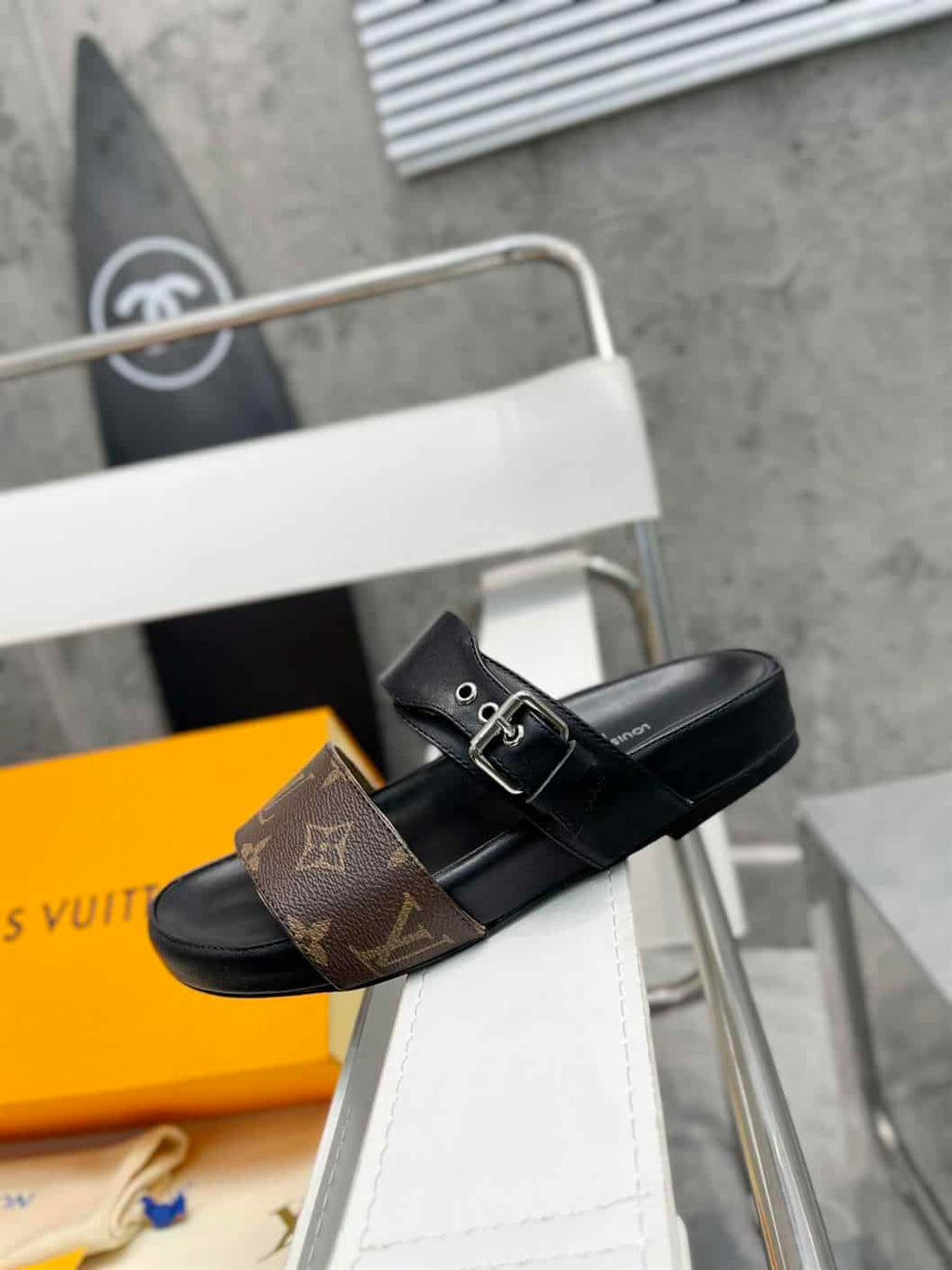 LOUIS VUITTON BOM DIA FLAT MULE – LVSD040