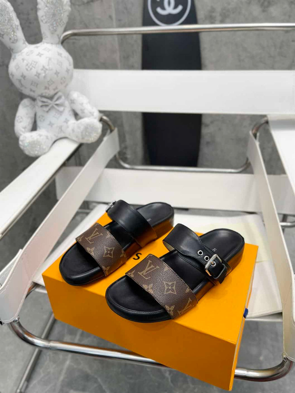 LOUIS VUITTON BOM DIA FLAT MULE – LVSD040