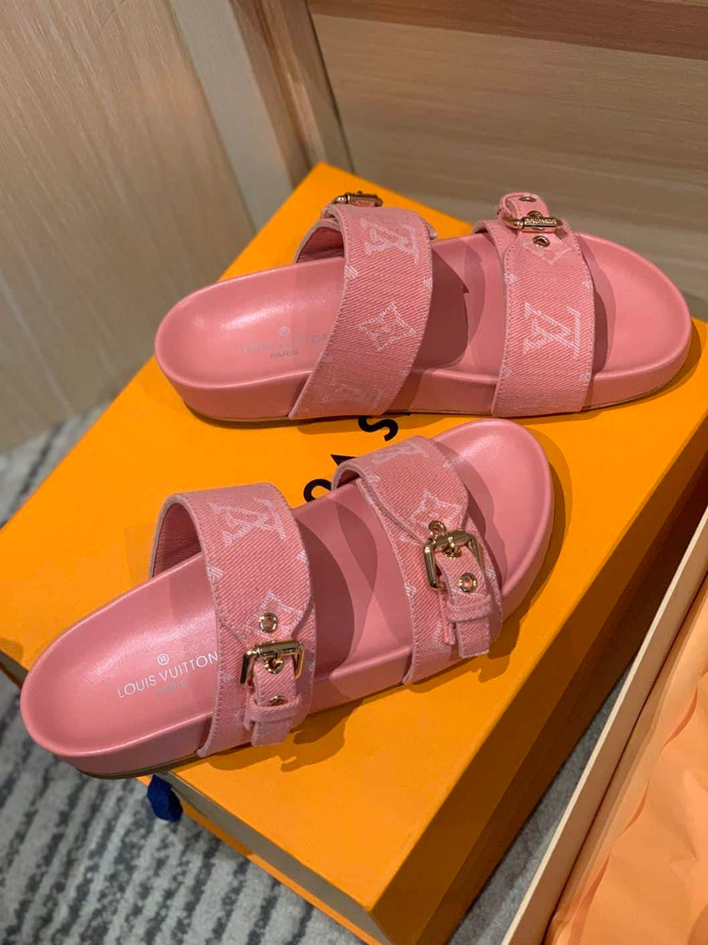 LOUIS VUITTON BOM DIA FLAT MULE – LVSD047