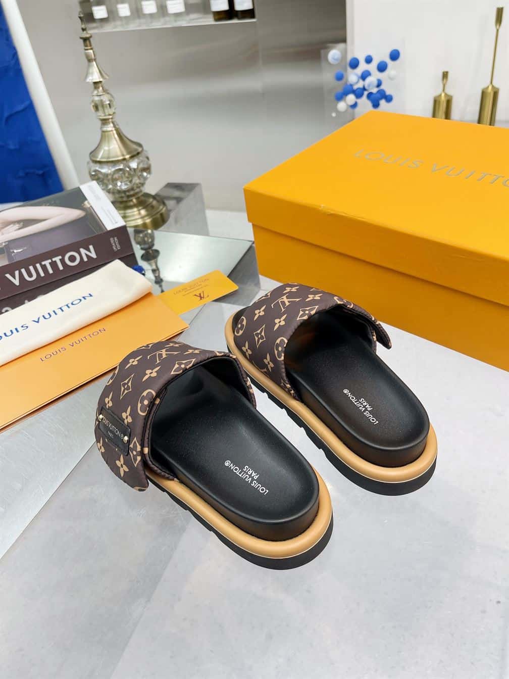 LOUIS VUITTON POOL PILLOW FLAT COMFORT MULE – LVSD001
