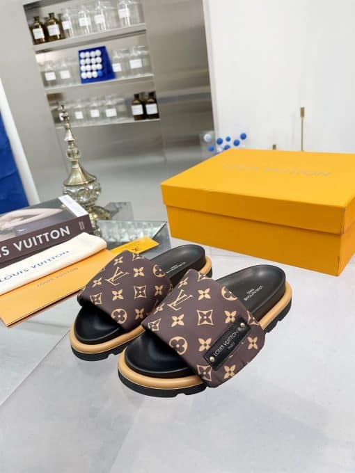 LOUIS VUITTON POOL PILLOW FLAT COMFORT MULE – LVSD001