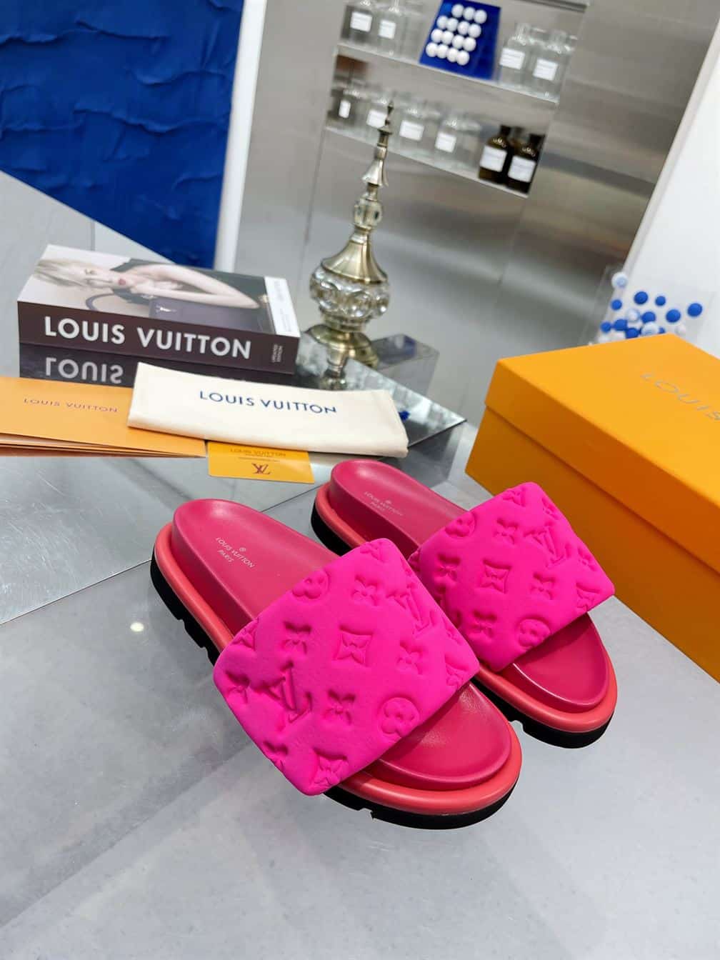 LOUIS VUITTON POOL PILLOW FLAT COMFORT MULE – LVSD051