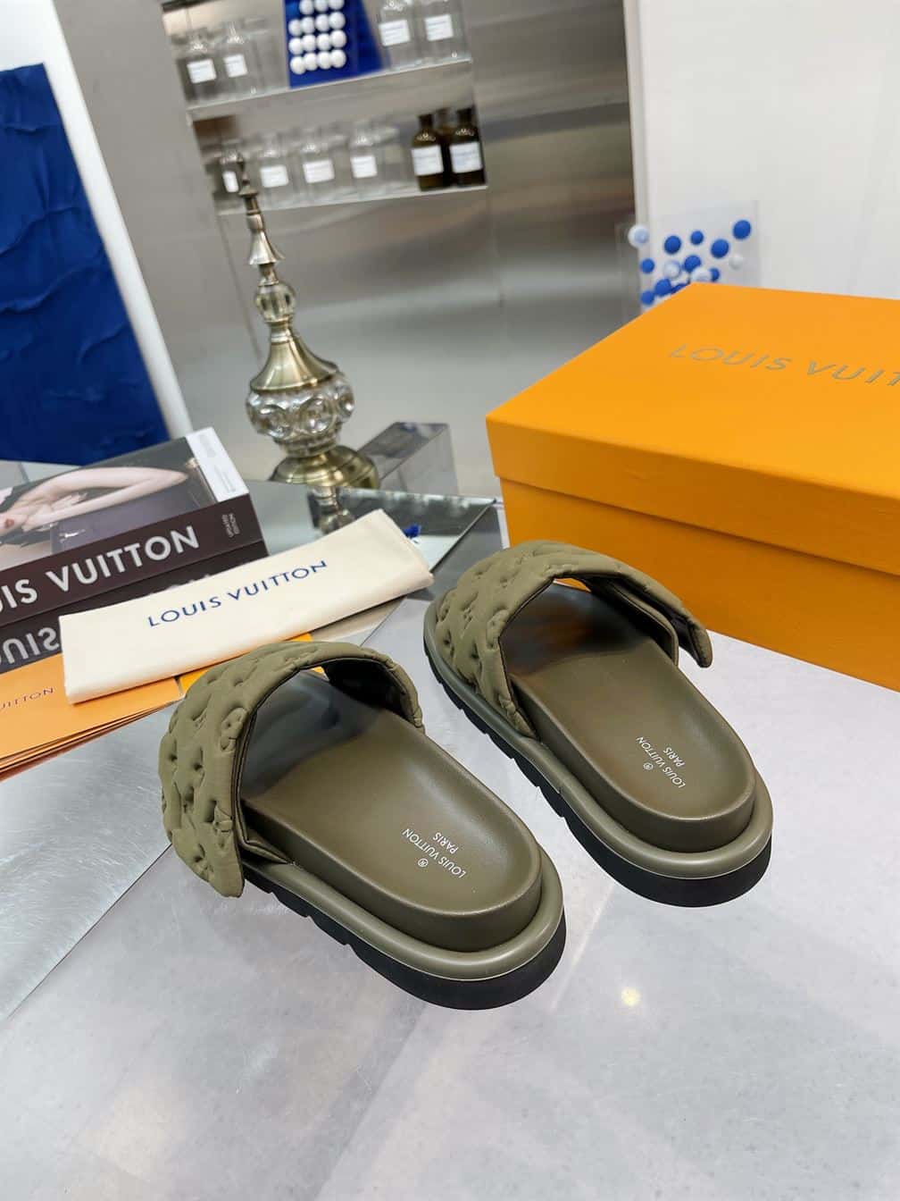 LOUIS VUITTON POOL PILLOW FLAT COMFORT MULE – LVSD055