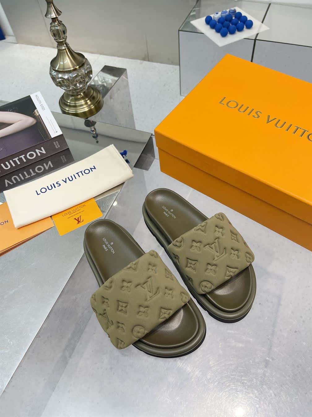 LOUIS VUITTON POOL PILLOW FLAT COMFORT MULE – LVSD055