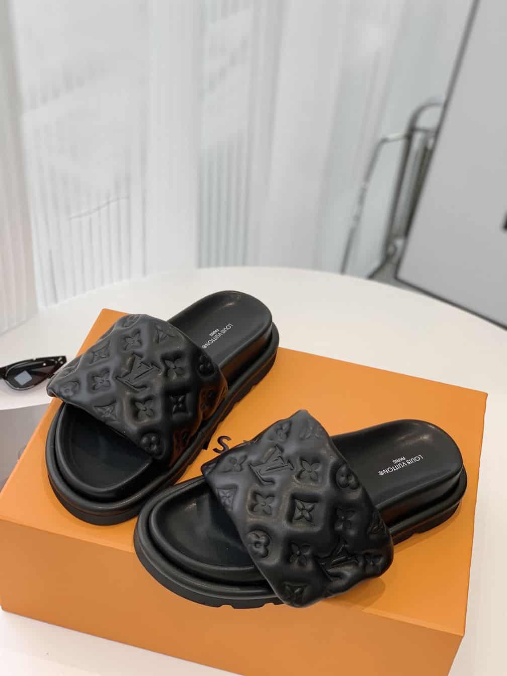 LOUIS VUITTON SLIDES – LVSD007