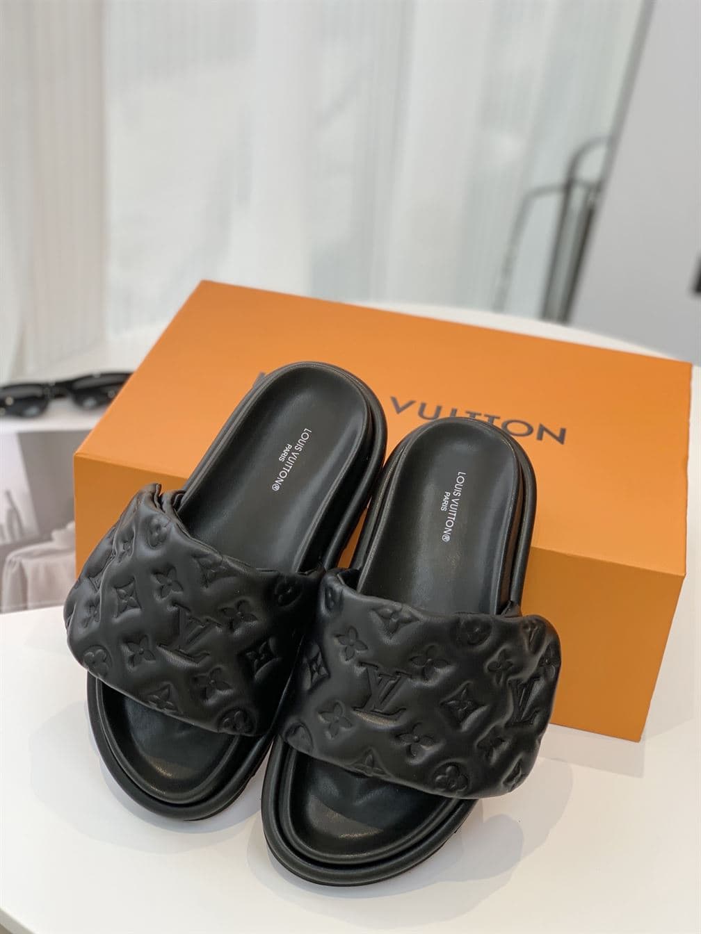 LOUIS VUITTON SLIDES – LVSD007