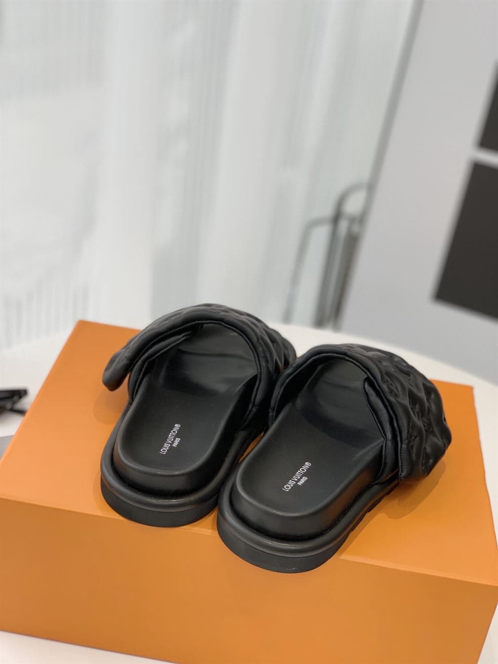 LOUIS VUITTON SLIDES – LVSD007