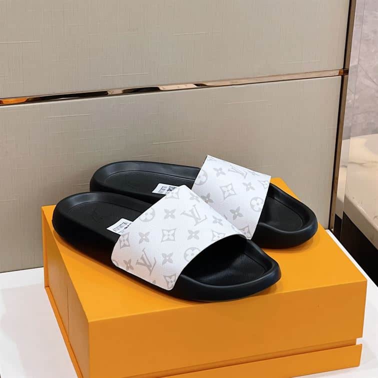 LOUIS VUITTON WATERFRONT MULE – LVSD026